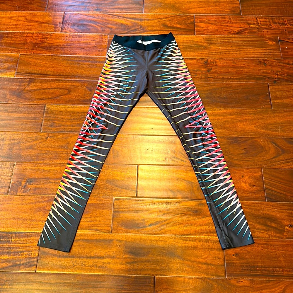 Carbon 38 fire 🔥 leggings - super cute on